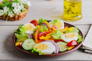 vegetable salad with pepper tomato cucumber and egg