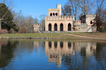 Wiesbaden, die Mosburg im Biebricher Schlosspark (März 2015)