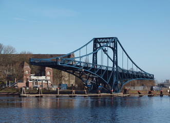 Fototapeta na wymiar Flügel der Kaiser Wilhelm Brücke