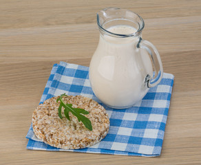 Kefir with crispbread