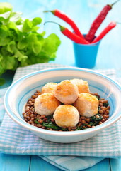 Lentil with spinach and meatballs from a turkey
