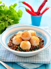 Lentil with spinach and meatballs from a turkey