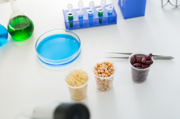 Corn subject to selection in Microbiological laboratory.