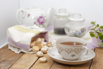 Obraz na płótnie Canvas a cup of tea on table