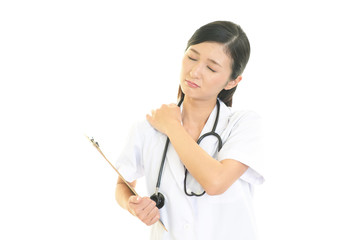 肩痛を訴える女医