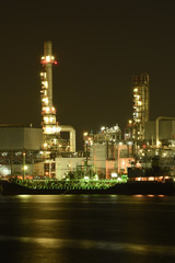 Obraz na płótnie Canvas Oil refinery at night.