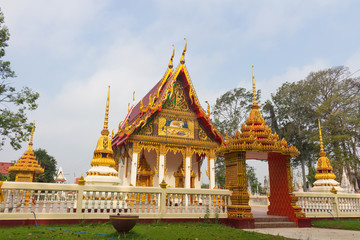 Naklejka premium temple with sky background at wat srimahaphot