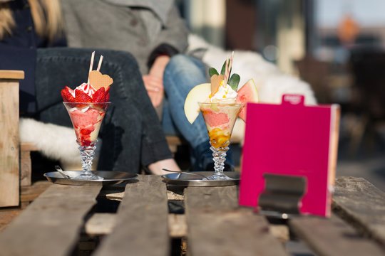Eisbecher mit Eiskarte