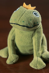 Frog king toy