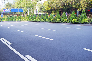 Obraz premium holiday traffic and road background in China