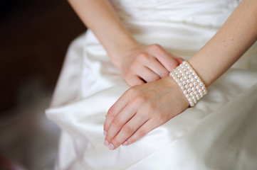 Fototapeta na wymiar White bracelet on a hand of the bride