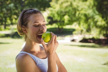 Fototapeta premium Fit woman holding green apple