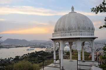 Pavillon with Udaipur city palace at Pichola lake, Udaipur