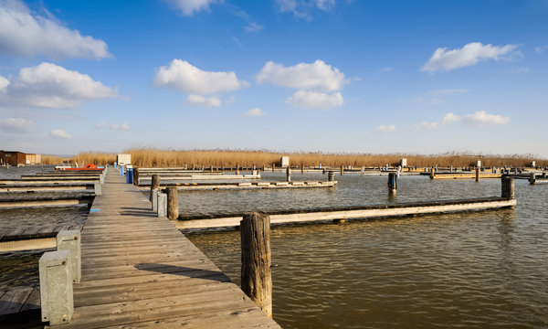Segelhafen Marina leer im Winter