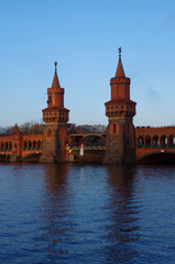 Fototapeta na wymiar oberbaumbrücke in berlin kreuzberg
