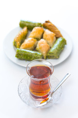 Türkische Baklava mit Tee