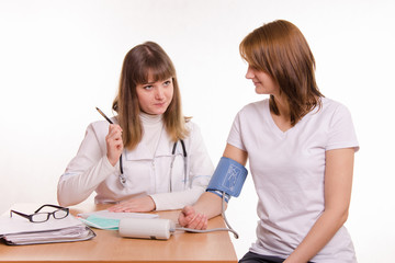 Fototapeta premium doctor conducts discussions with patient, measured pressure