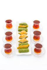 Türkische Baklava mit Tee