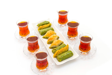 Türkische Baklava mit Tee