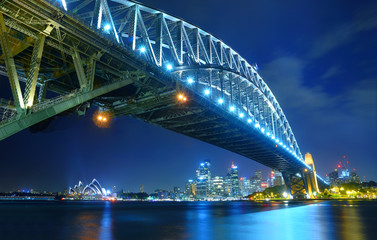 Obraz premium Sydney Skyline and Harbor Bridge at night