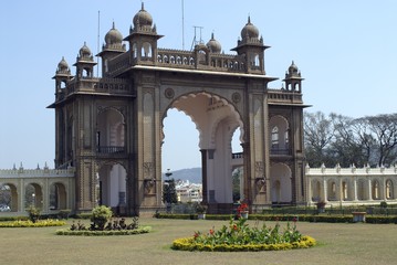 Fototapeta na wymiar Mysore; Gateway of Mysore Palace
