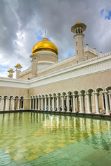 Fototapeta na wymiar Omar Ali Saifudding Mosque-Bandar Seri Begawan
