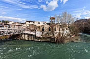 vecchio stabilimento su fiume liri