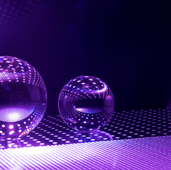 Glaskugel mit Lochblech