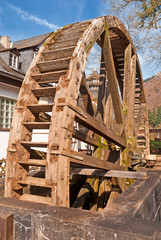 Altes h&ouml;lzernes M&uuml;hlrad