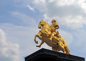 Fototapeta na wymiar king august 2 on his horse, neustadt of dresden