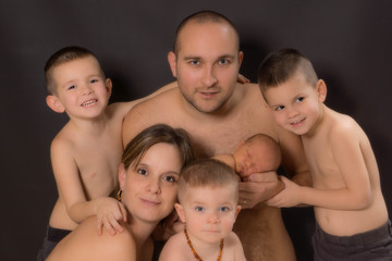 jolie famille et leurs 4 fils