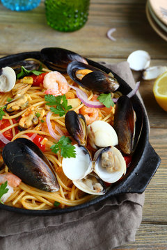 Pasta with mussels and squid
