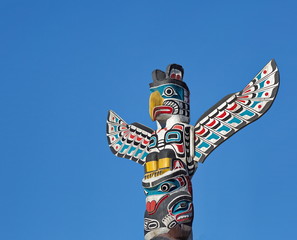 Totem Pole in Stanley Park Vancouver British Columbia - obrazy, fototapety, plakaty
