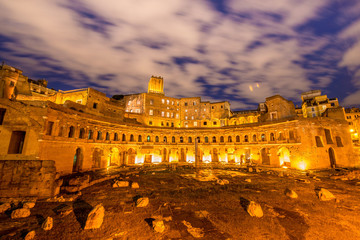 Naklejka premium Roman ruines during evening hours in Rome Italy