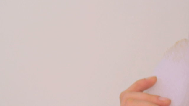 BCU PAN OF A WOMAN USING A SPONGE