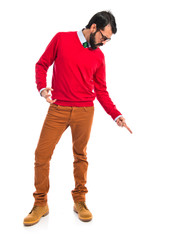 Naklejka premium Hipster man shouting over white background