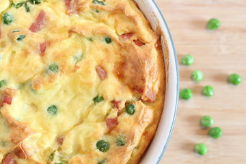Potato gratin with ham and peas