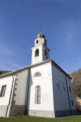 Fototapeta na wymiar Angolo della chiesa di S. Osvaldo, Sauris