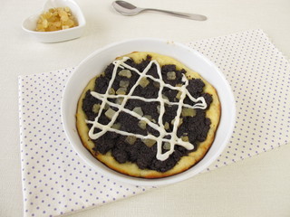 Mohnkuchen mit Zitronat und Zuckerguss