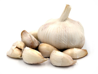 Obraz premium Garlics isolated on white