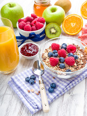 Müsli mit Früchten