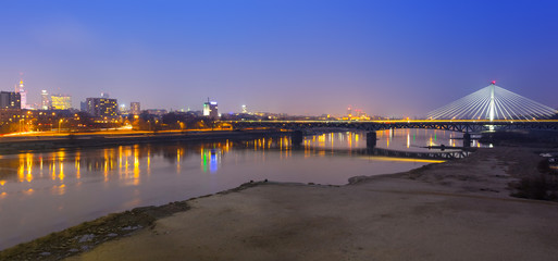 Panorama of Warsaw at night with reflection in Vistula river © Patryk Kosmider