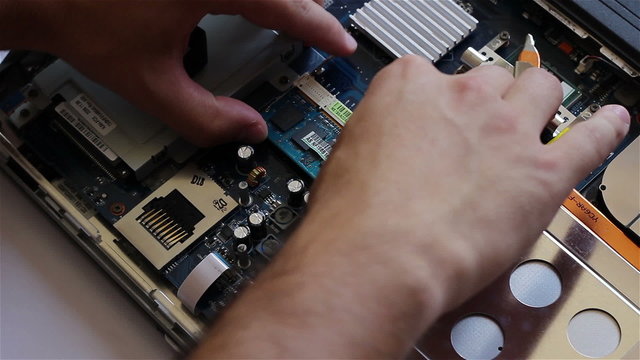 Mounting RAM Memory on Laptop
