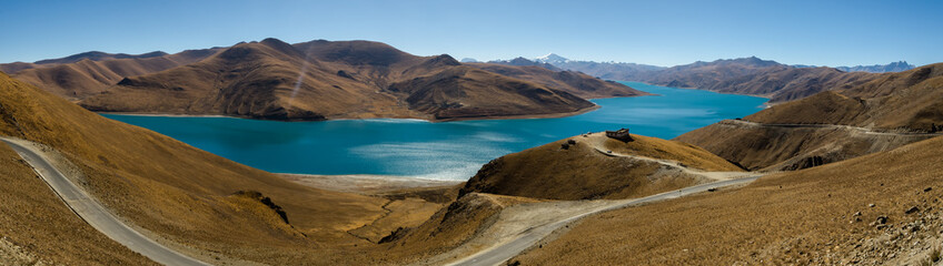 Panorama of Yamdrok Lake in Tibet