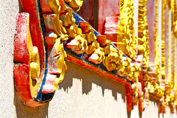 window    gold    temple     thailand incision of   temple