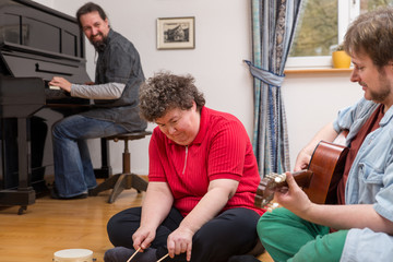 Musiktherapie mit geistig behinderten Frau