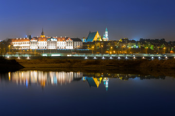 Fototapeta na wymiar The Royal Castle at Vistula river in Warsaw, Poland