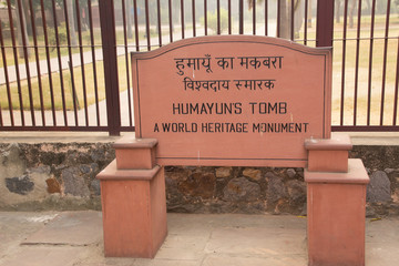 Obraz premium Humayun's Tomb sign, Delhi, India