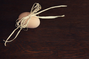 Osterei mit Schleife
