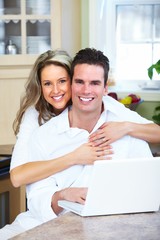 Obraz premium Young couple with laptop computer at home.